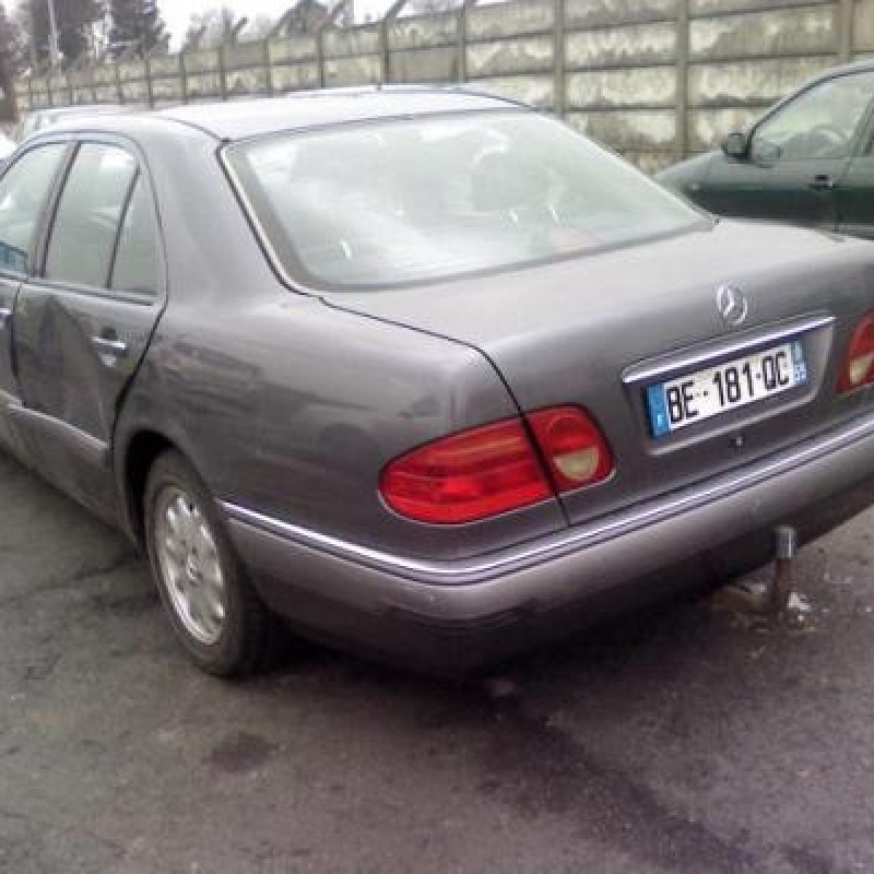 Bloc ABS (freins anti-blocage) MERCEDES CLASSE E 210 Photo n°6