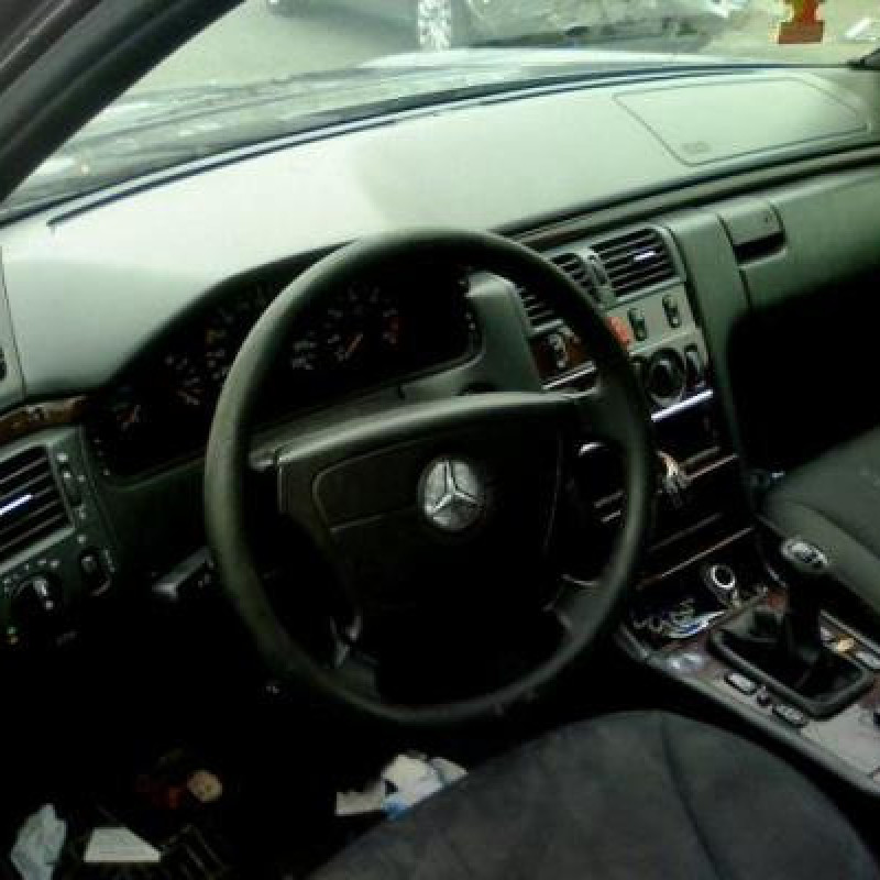 Bloc ABS (freins anti-blocage) MERCEDES CLASSE E 210 Photo n°7