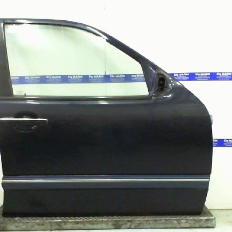 Porte avant droit MERCEDES CLASSE C 202 Photo n°1
