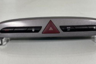 Bouton de warning PEUGEOT 308 1 Photo n°1
