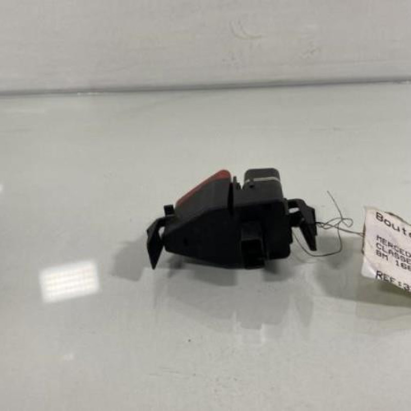Bouton de warning MERCEDES CLASSE A 168 Photo n°3
