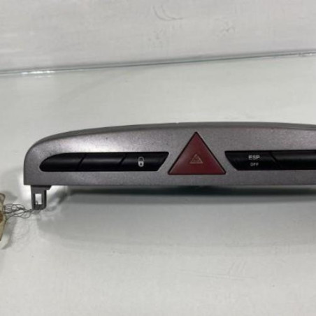 Bouton de warning PEUGEOT 308 1 Photo n°1