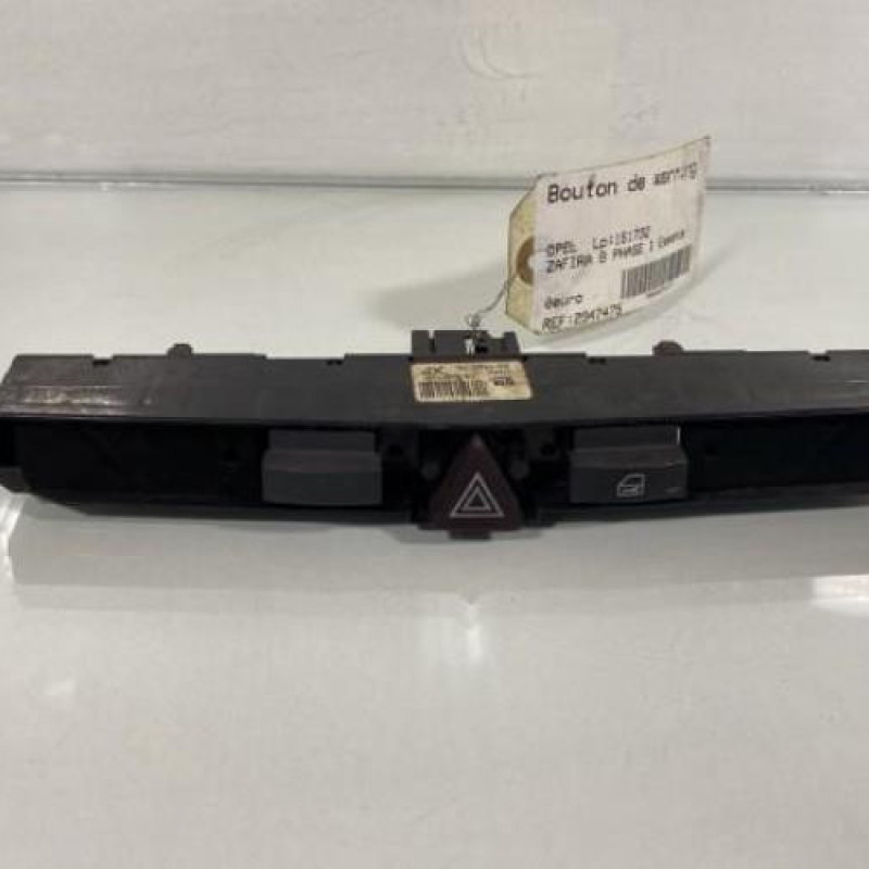 Bouton de warning OPEL ZAFIRA B Photo n°1