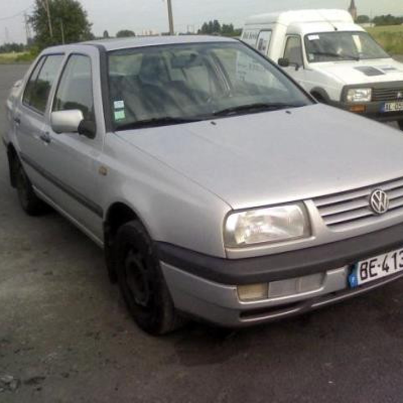 Face avant VOLKSWAGEN VENTO Photo n°3