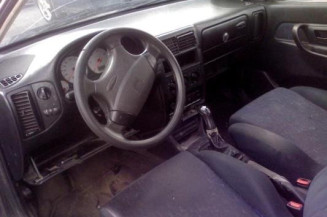 Vitre avant gauche SEAT CORDOBA 1