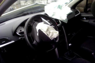 Vitre avant gauche PEUGEOT 207