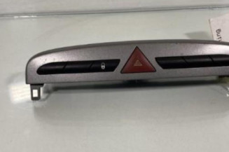 Bouton de warning PEUGEOT 308 1 Photo n°1