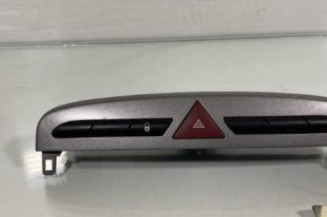 Bouton de warning PEUGEOT 308 1 Photo n°1