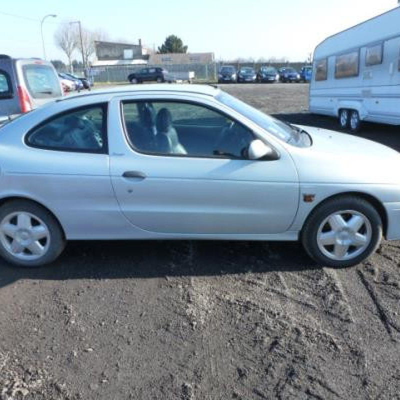 Amortisseur avant gauche RENAULT MEGANE 1 Photo n°4