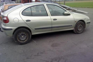 Amortisseur avant droit RENAULT MEGANE 1