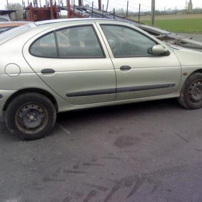 Amortisseur avant droit RENAULT MEGANE 1 Photo n°6