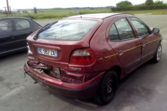 Amortisseur avant droit RENAULT MEGANE 1