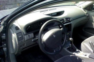 Calandre RENAULT LAGUNA 2 Photo n°1