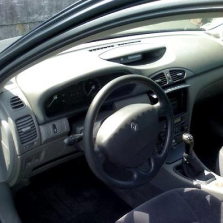 Calandre RENAULT LAGUNA 2 Photo n°1