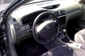 Calandre RENAULT LAGUNA 2