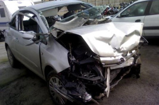 Vitre avant droit OPEL CORSA D