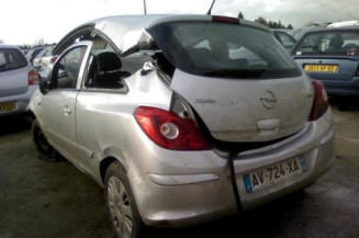 Vitre avant droit OPEL CORSA D