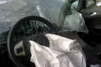 Vitre avant droit OPEL CORSA D