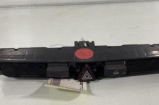 Bouton de warning OPEL ASTRA H Photo n°1