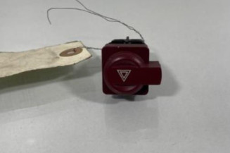 Bouton de warning CITROEN C4 1 Photo n°1