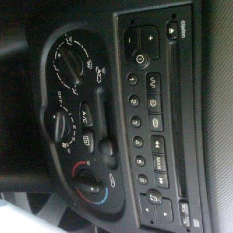 Bouton de warning PEUGEOT 206+ Photo n°11