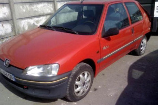 Pare choc avant PEUGEOT 106 Photo n°1