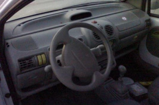 Pare choc arriere RENAULT TWINGO 1