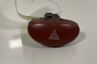 Bouton de warning PEUGEOT 206 Photo n°1