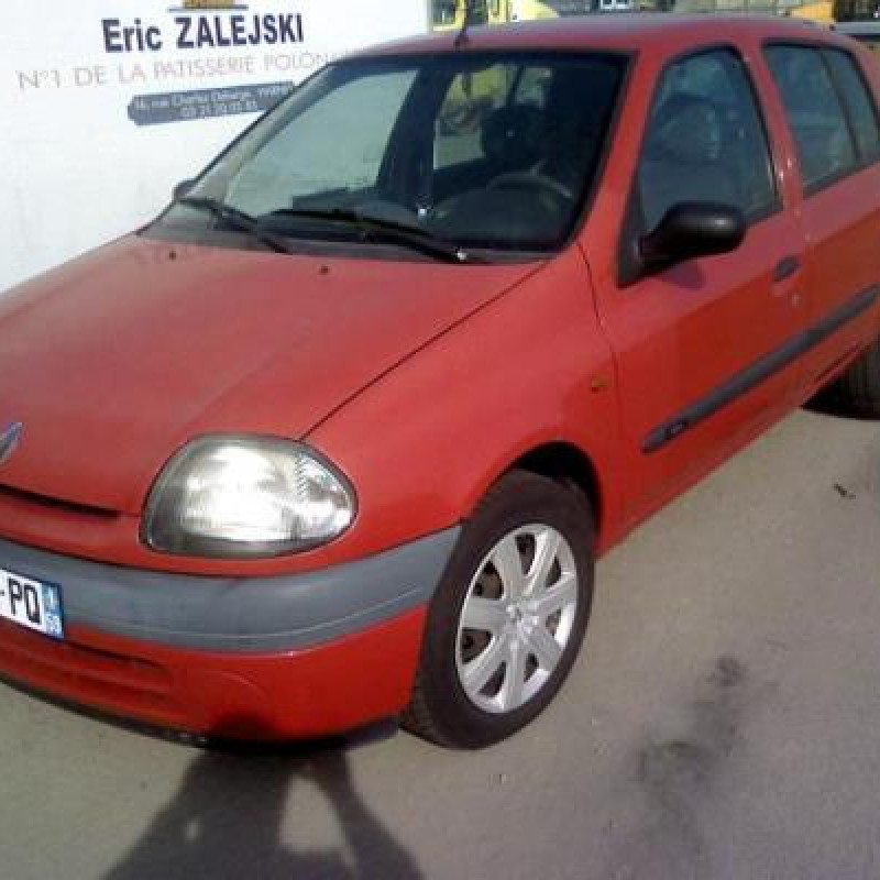 Aile avant gauche RENAULT CLIO 2 Photo n°1