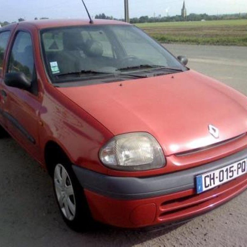 Aile avant gauche RENAULT CLIO 2 Photo n°2