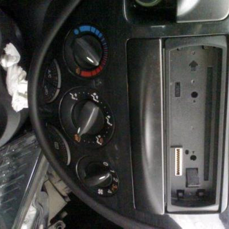 Malle/Hayon arriere FORD FOCUS 1 Photo n°7