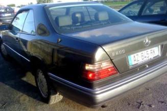 Serrure avant droit MERCEDES CLASSE E 124