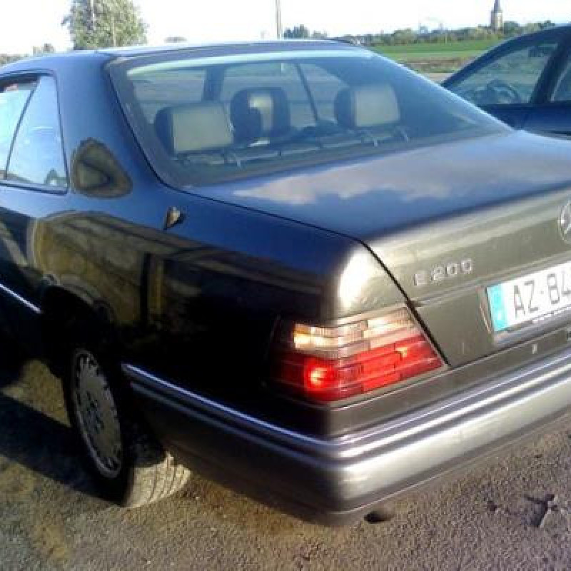 Serrure avant droit MERCEDES CLASSE E 124 Photo n°7