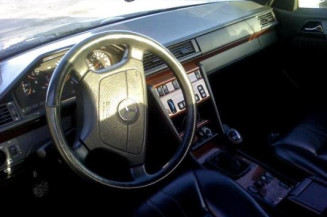 Serrure avant droit MERCEDES CLASSE E 124