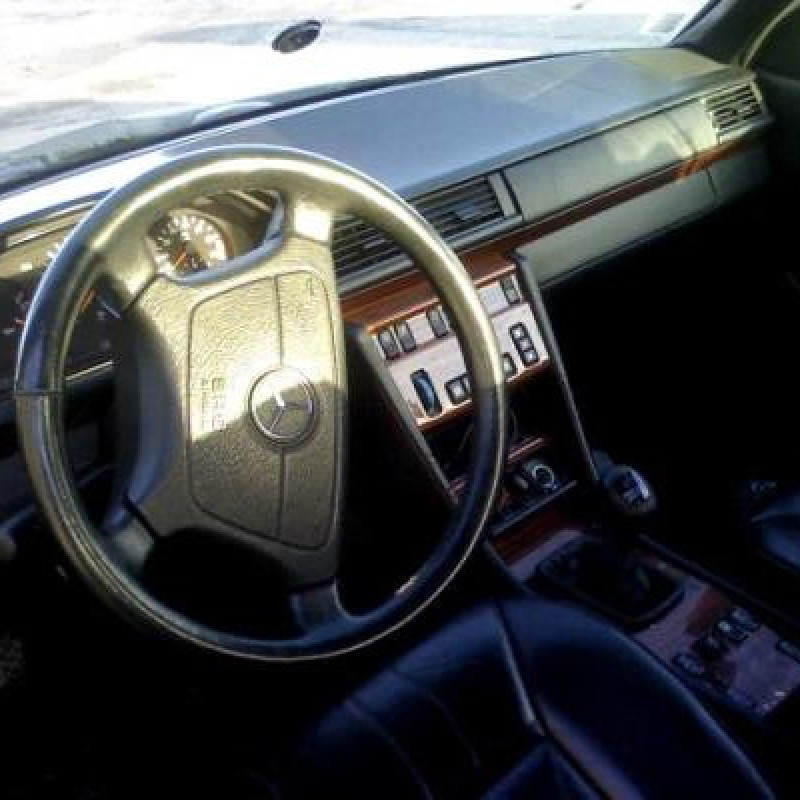 Serrure avant droit MERCEDES CLASSE E 124 Photo n°8