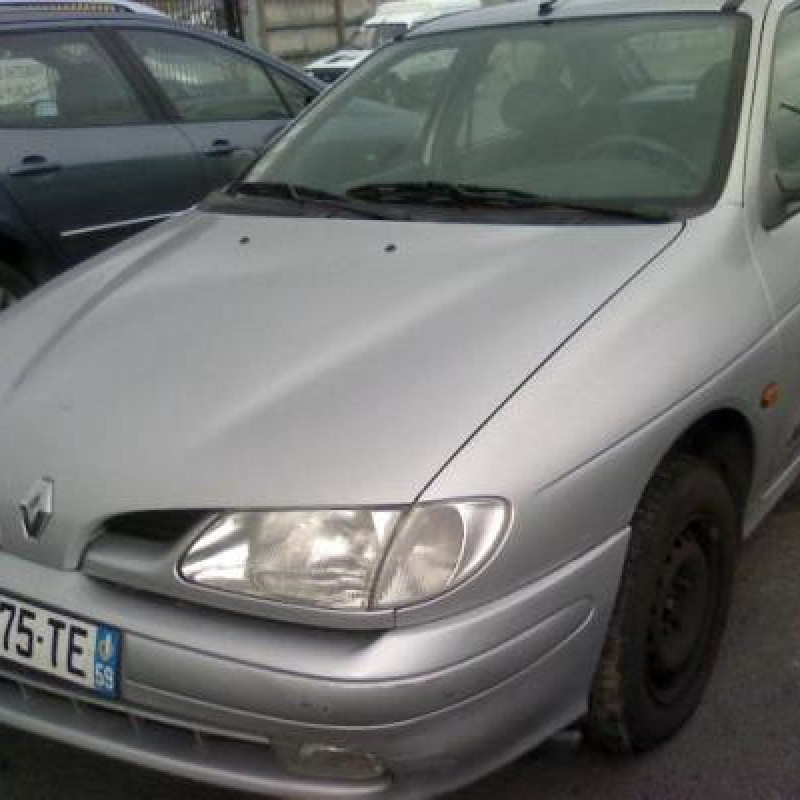 Alternateur RENAULT MEGANE 1 Photo n°4