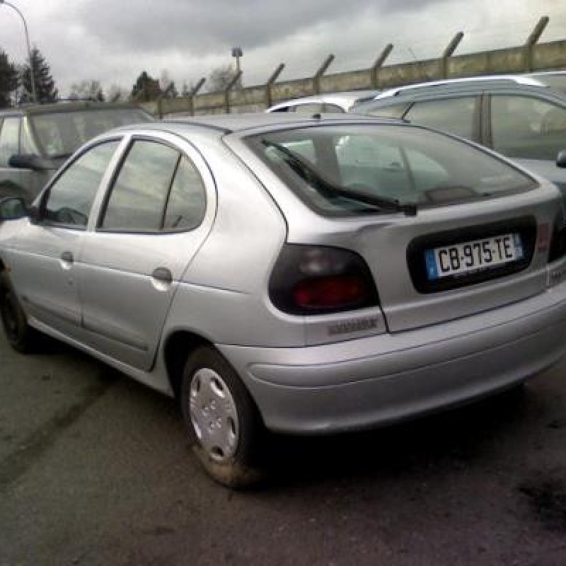 Alternateur RENAULT MEGANE 1 Photo n°7