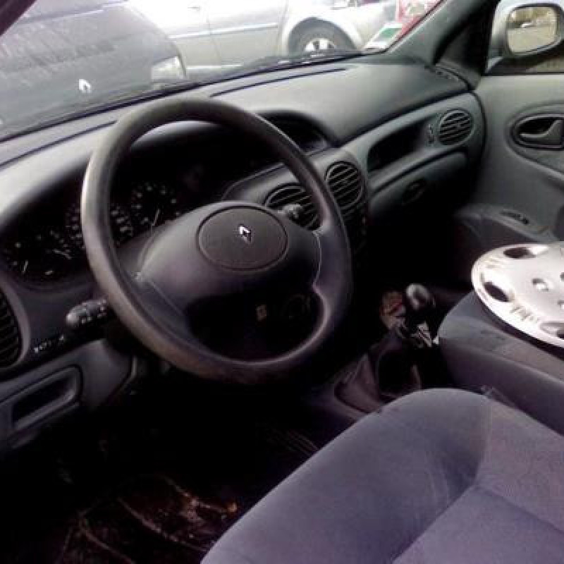 Alternateur RENAULT MEGANE 1 Photo n°8