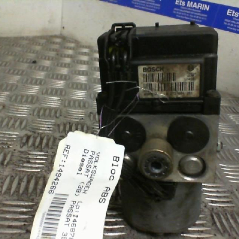 Bloc ABS (freins anti-blocage) VOLKSWAGEN PASSAT 4 Photo n°2