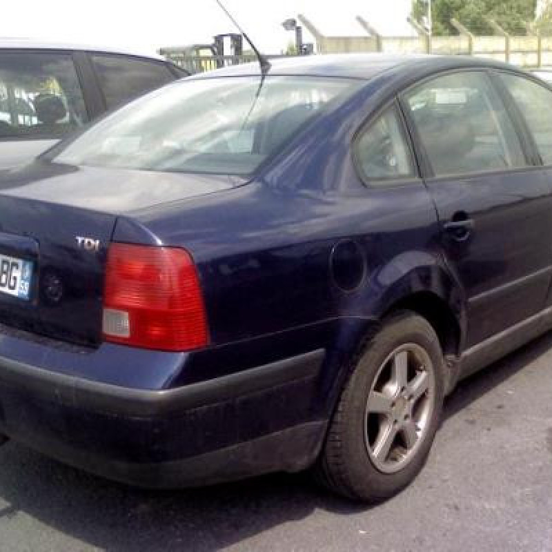 Malle/Hayon arriere VOLKSWAGEN PASSAT 4 Photo n°3