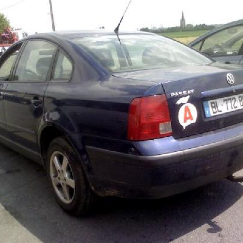 Malle/Hayon arriere VOLKSWAGEN PASSAT 4 Photo n°4