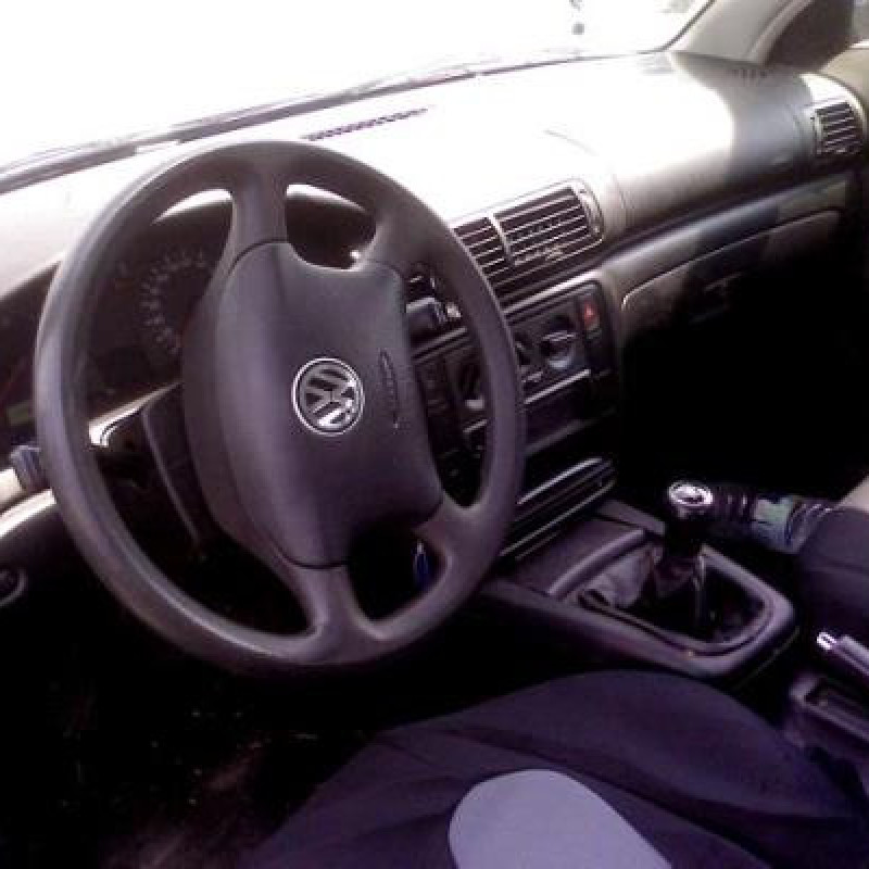 Malle/Hayon arriere VOLKSWAGEN PASSAT 4 Photo n°5