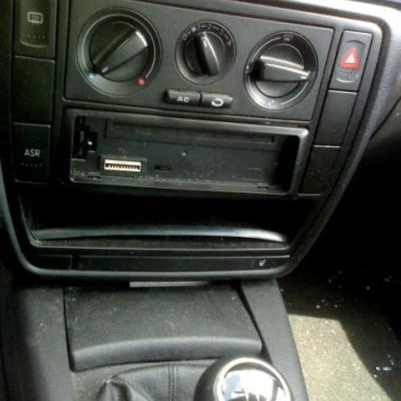 Malle/Hayon arriere VOLKSWAGEN PASSAT 4 Photo n°6