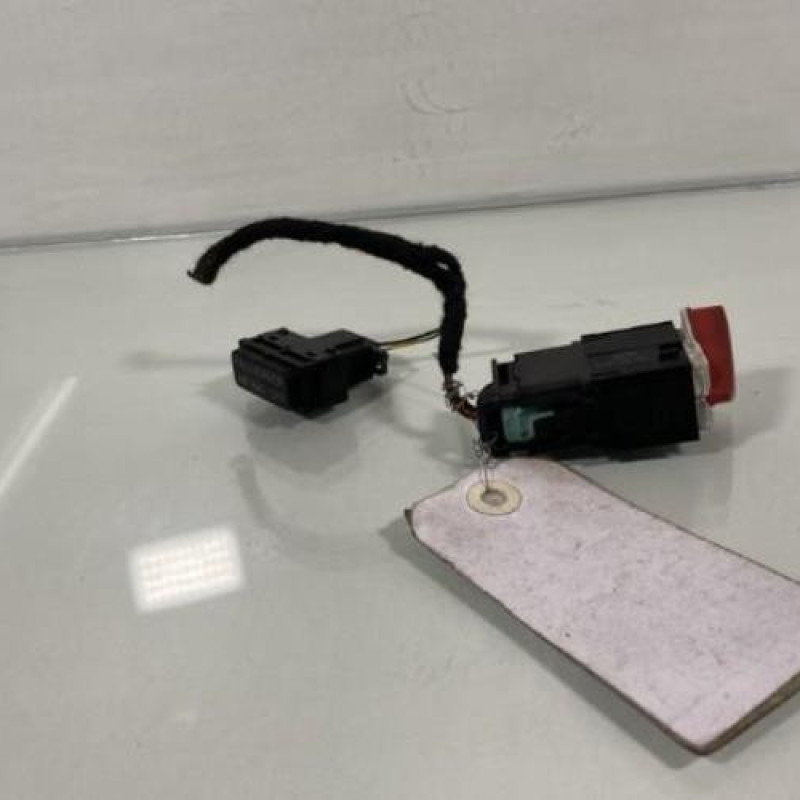 Bouton de warning VOLKSWAGEN GOLF 5 Photo n°3