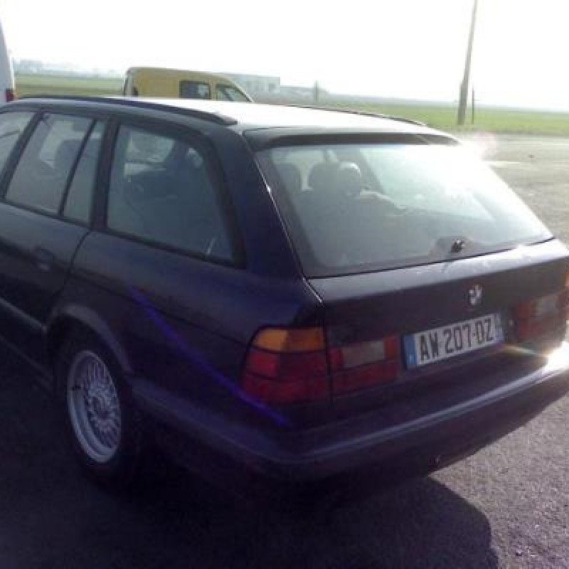 Optique avant secondaire gauche (feux)(clignotant) BMW SERIE 5 E34 Photo n°3