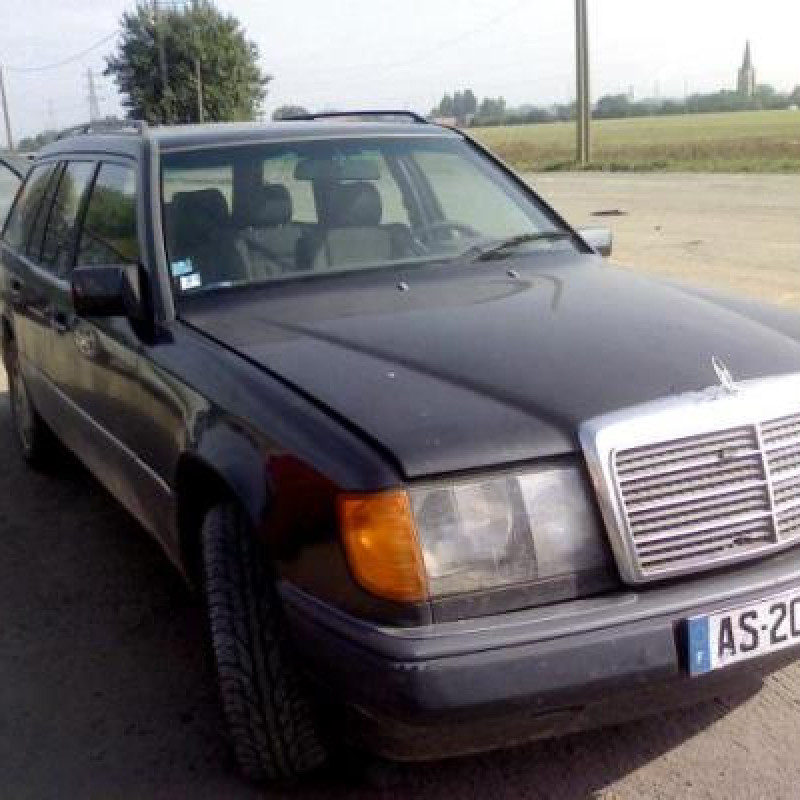 Malle/Hayon arriere MERCEDES 250 T124 Photo n°3