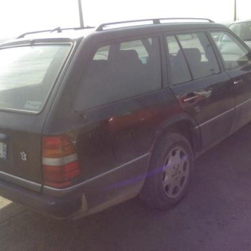 Malle/Hayon arriere MERCEDES 250 T124 Photo n°4