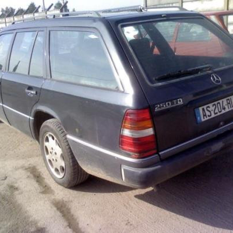 Malle/Hayon arriere MERCEDES 250 T124 Photo n°5