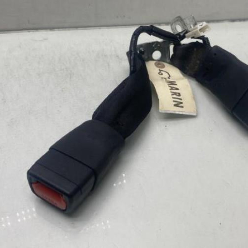 Attache ceinture arriere gauche TOYOTA YARIS 3 Photo n°4