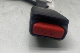 Attache ceinture avant droit TOYOTA YARIS 3